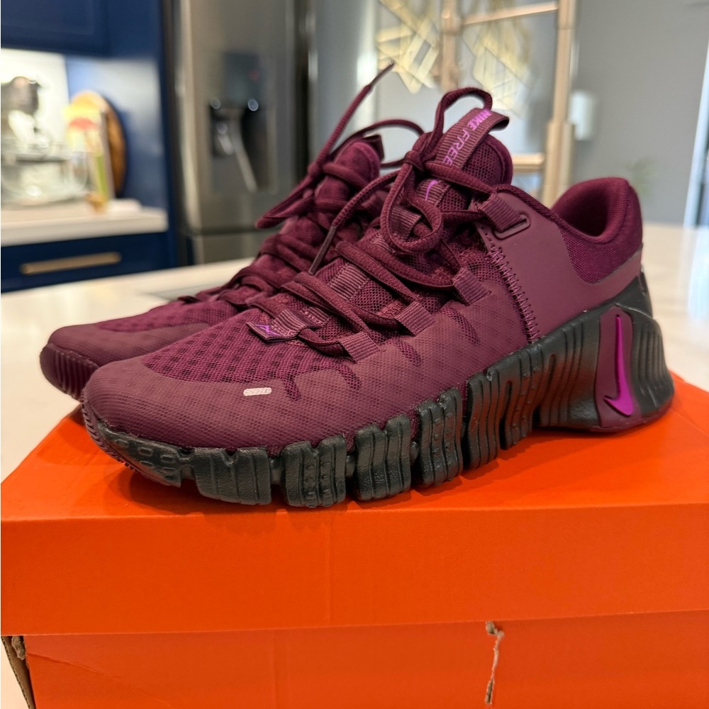 Nike Women's Maroon Athletic Shoes